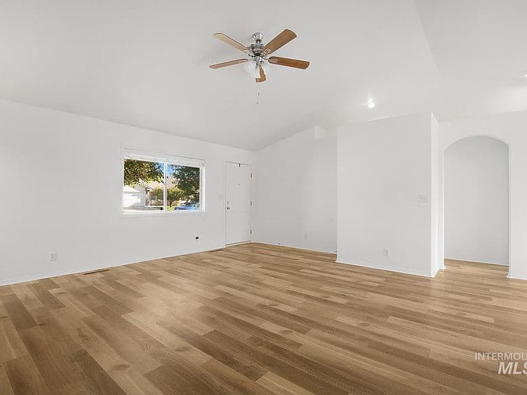 2440 Ironwood Ave photo 4