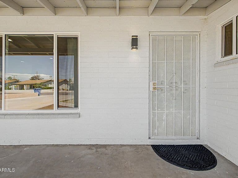 1819 W MORTEN Avenue photo 4