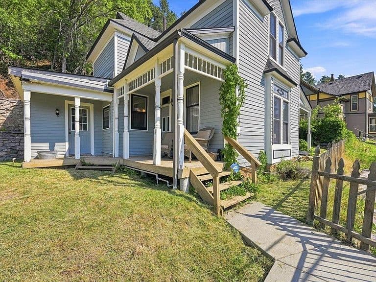 91 Forest Ave photo 1