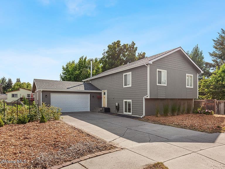 4405 N Sherlock Ct photo 3