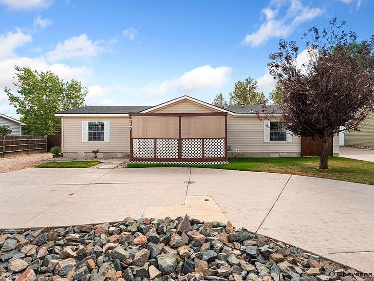 717 Sunridge Dr photo 1