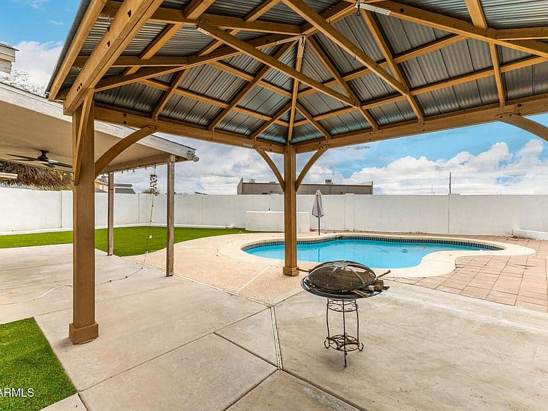 7355 W Eva St photo 3