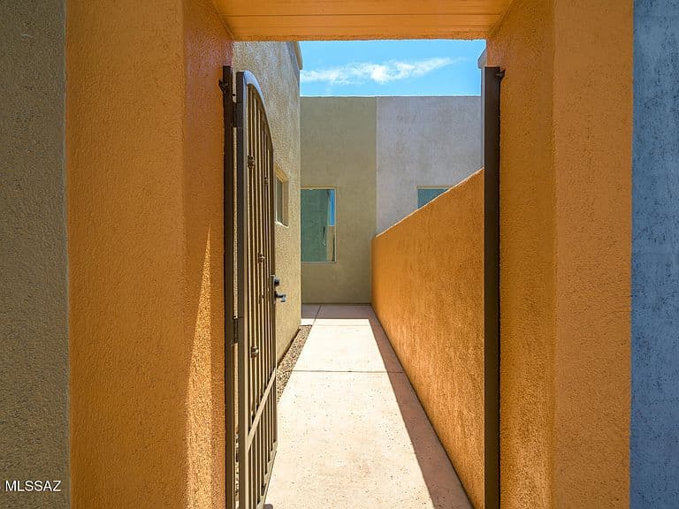 1107 Lombard Way photo 4