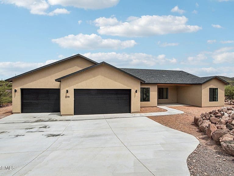 2246 E MANANA Road photo 2