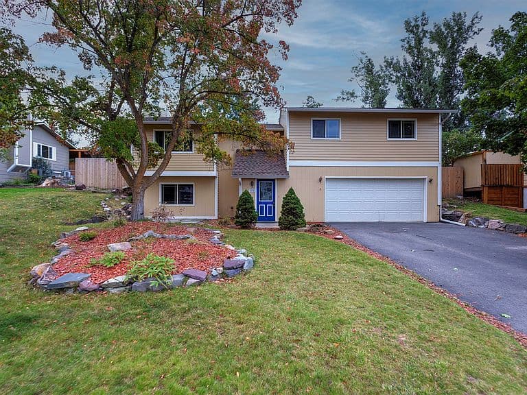 2405 Highwood Dr photo 1