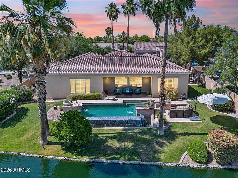 837 E Torrey Pines Place photo 3