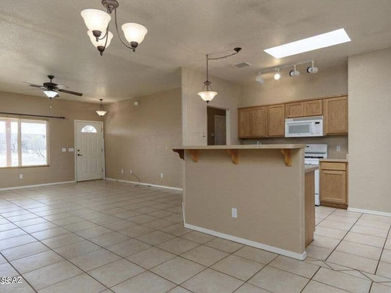 10193 E Windtalker Rd photo 4