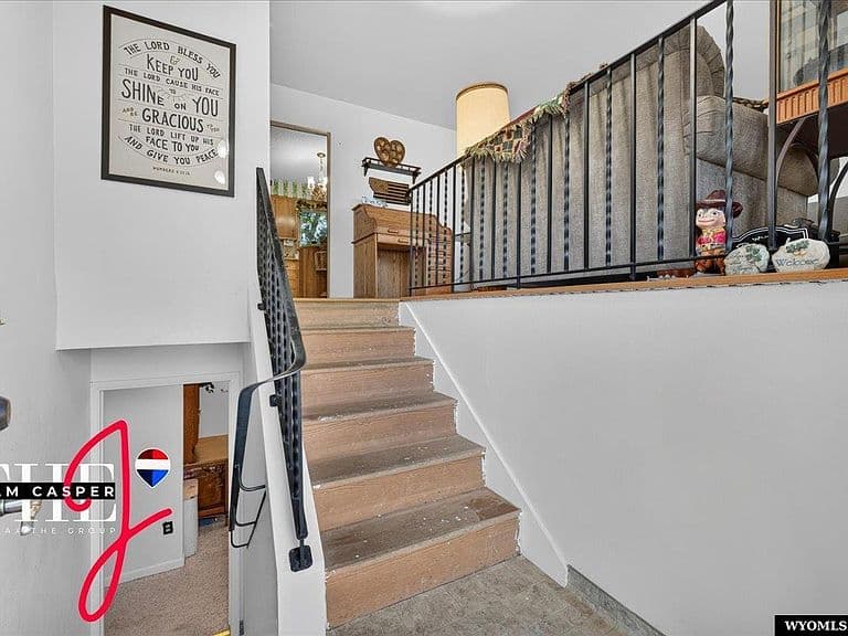 1301 Manor Dr photo 3