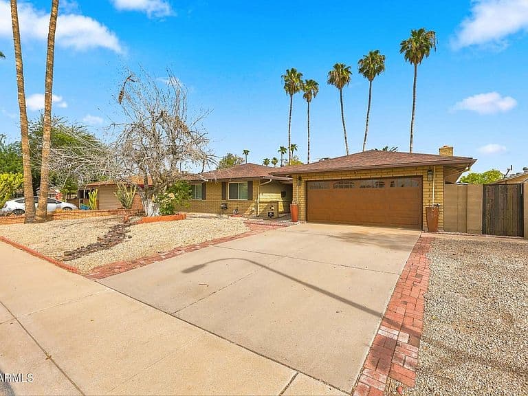 4002 W AUGUSTA Avenue photo 5