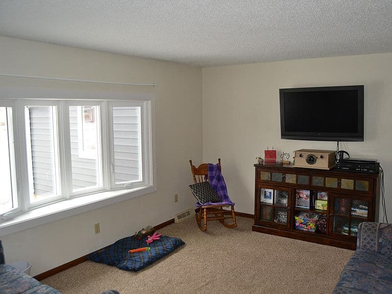 530 Hansina Ave photo 2
