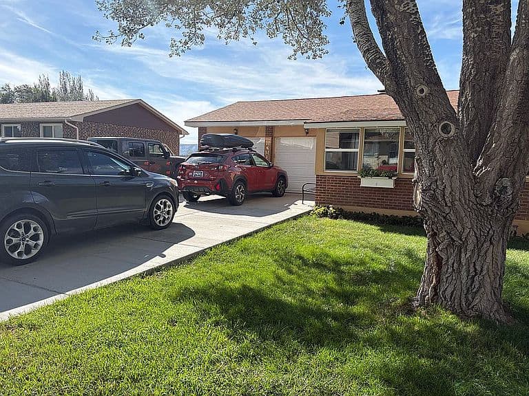 402 Sapphire St photo 1