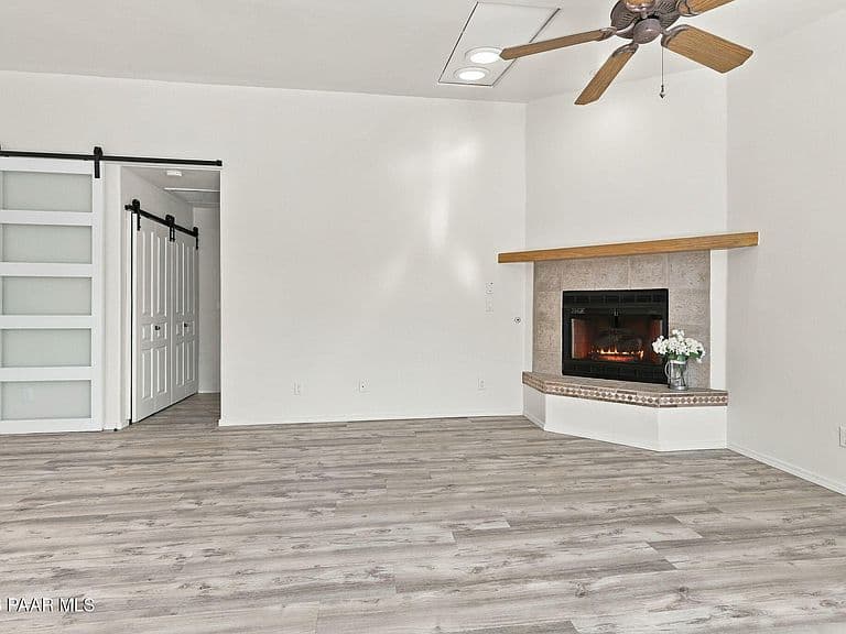 3280 Iris Ln photo 5