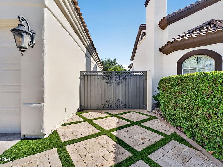 1321 E TREASURE COVE Drive photo 4