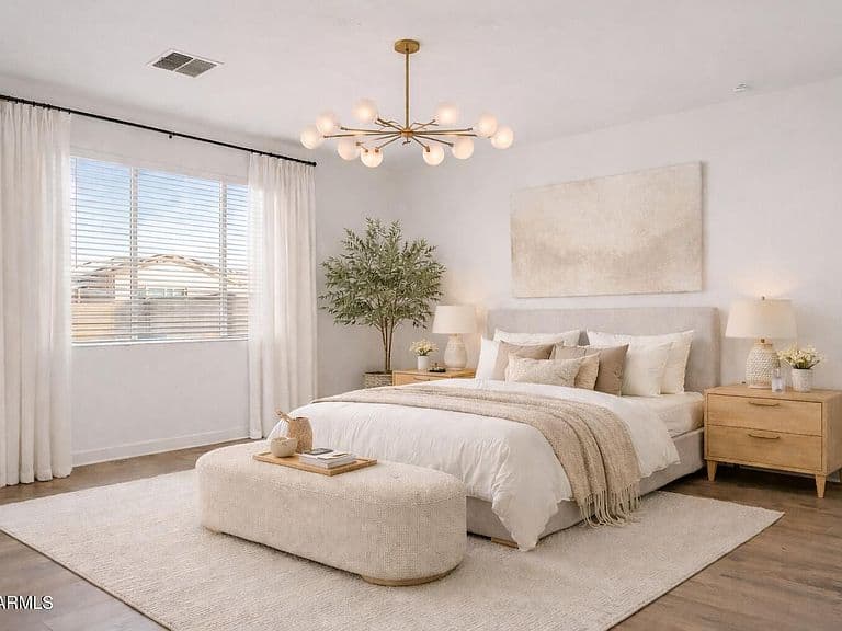 2566 W Huntington Dr photo 1