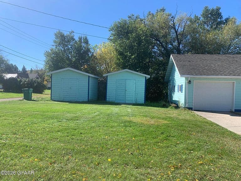 612 Delano Ave photo 3