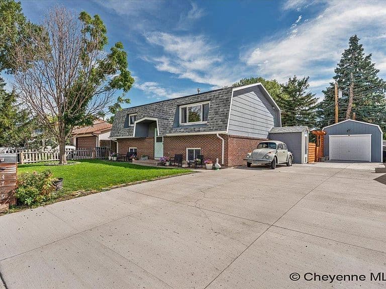 4729 Maple Way photo 2