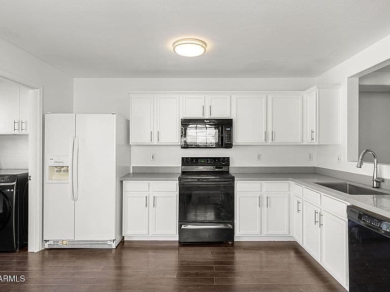 1419 N THUNDERBIRD Avenue photo 4