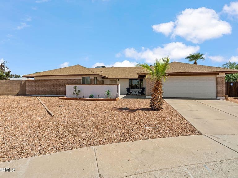 17629 N 39TH Drive photo 1