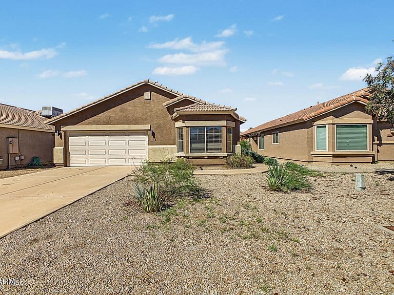 1330 E VERNOA Street photo 1