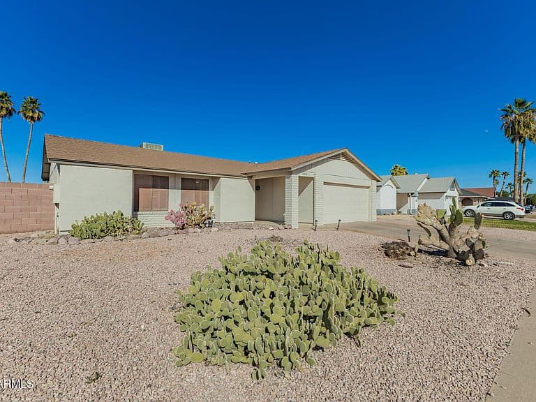 680 W Shawnee Dr photo 1