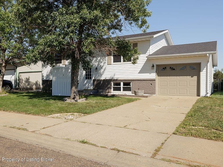 1662 4th Ave E photo 1