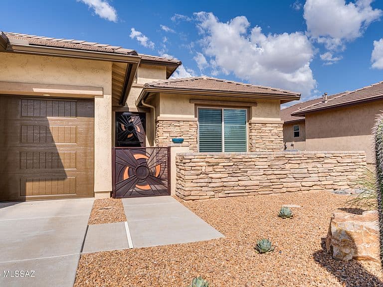 1084 N Grand Canyon Dr photo 4