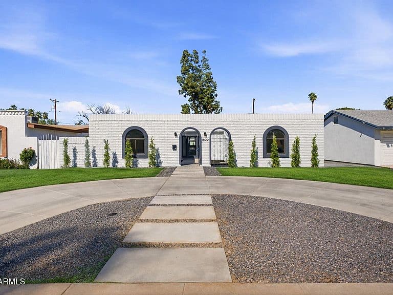 1822 W HIGHLAND Avenue photo 2