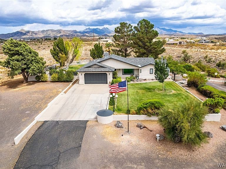 3232 Hualapai Mountain Rd photo 2