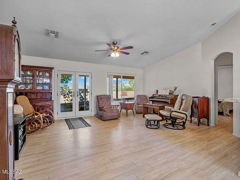 2313 W Horseshoe Pl photo 5