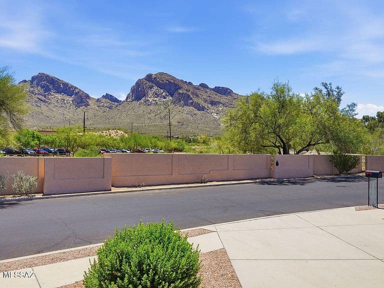 430 E Desert Golf Pl photo 2