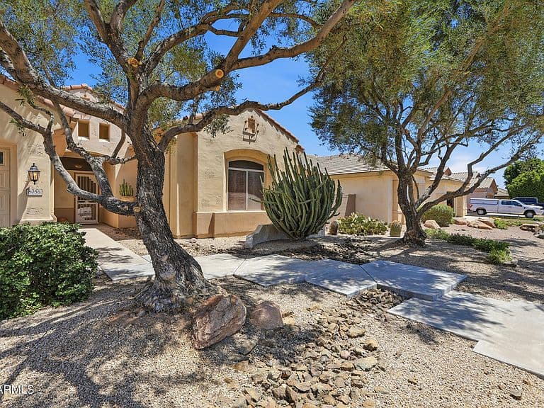 8056 W LOUISE Drive photo 1