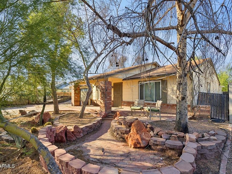 1148 W GREENWAY Drive photo 2