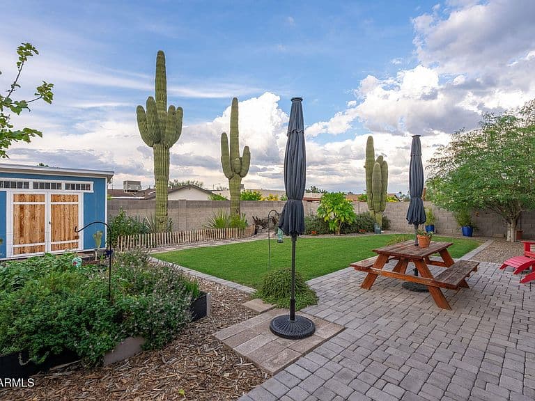 4150 E BERYL Lane photo 2