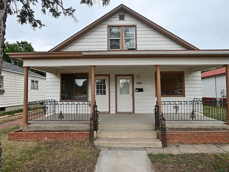 1245 N Main St photo 1