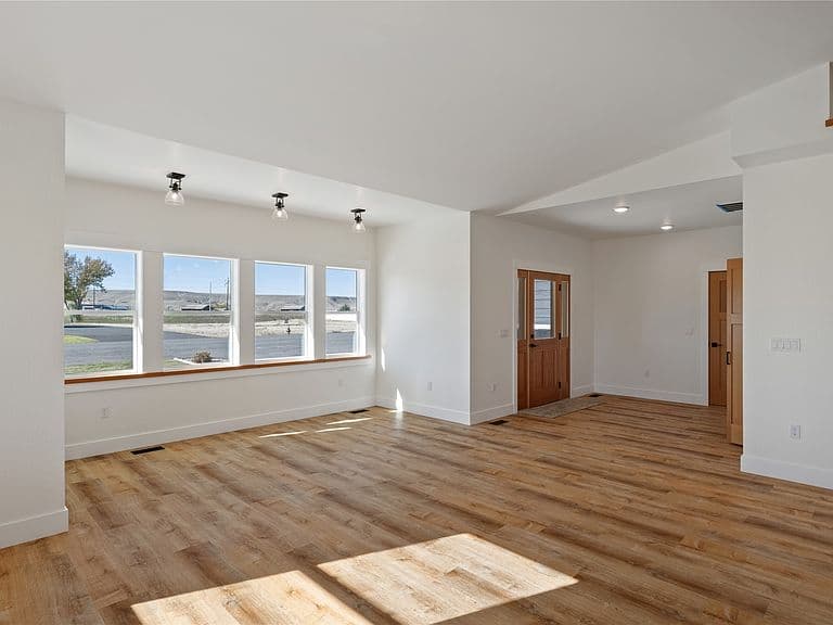 622 Sagebrush Ln photo 3