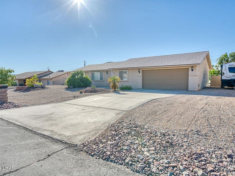 4221 Highlander Ave photo 1