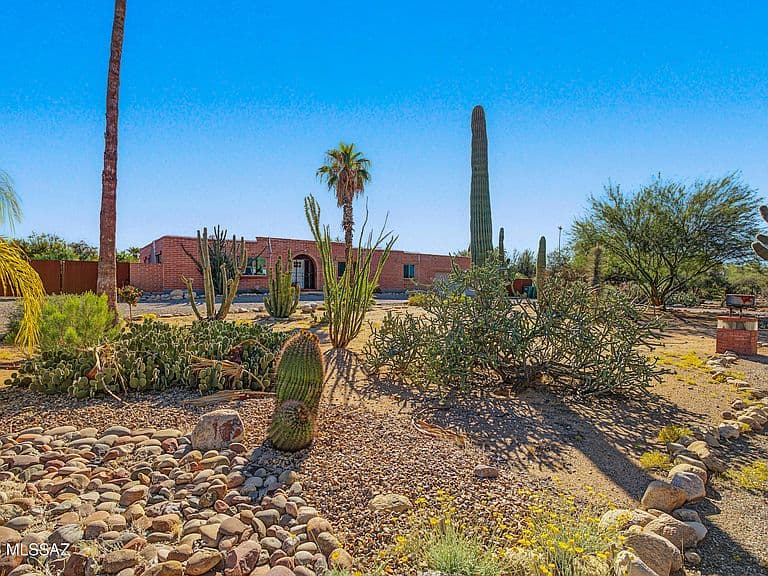 7040 N Antonietta Dr photo 5