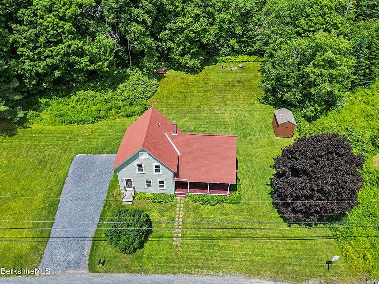 141 Williams Rd photo 3