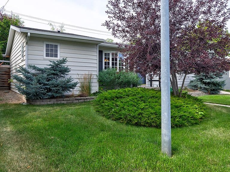 1517 Peosta Ave photo 2