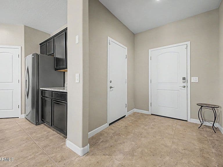29981 W Earll Drive photo 4
