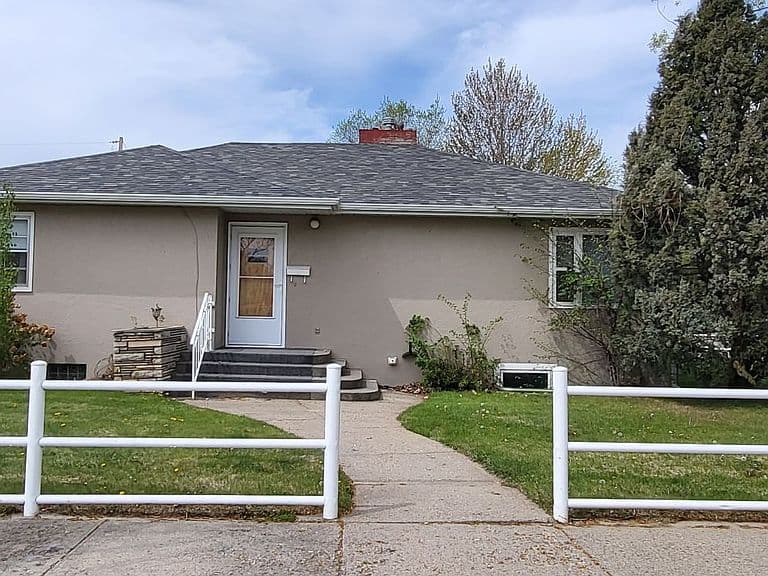 305 S Custer Ave photo 1