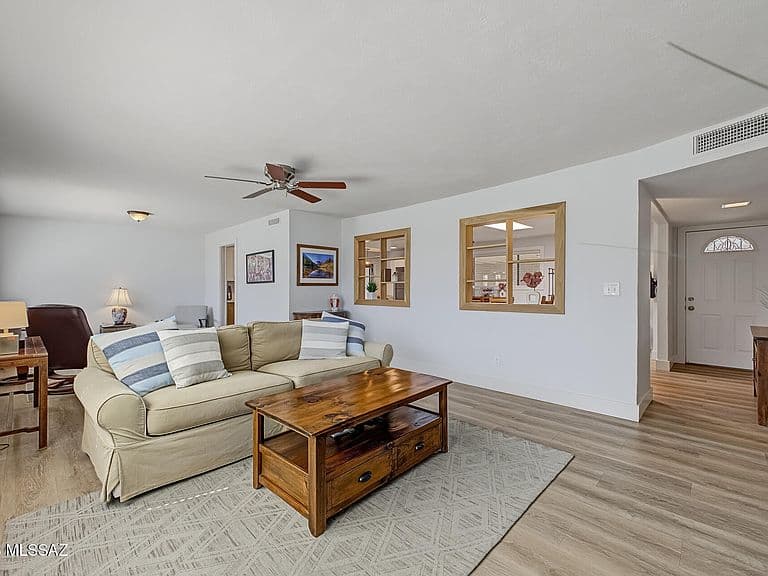 2523 W Calle Paraiso photo 5