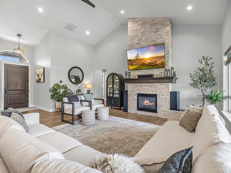 2125 Canyon Village Cir photo 4