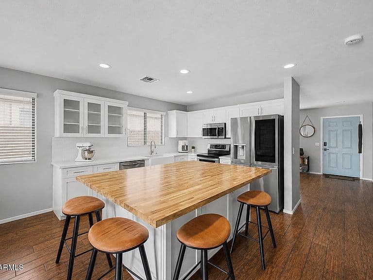 15465 W SHANGRI LA Road photo 2