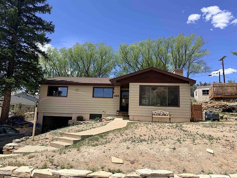 433 Hillcrest Way photo 1