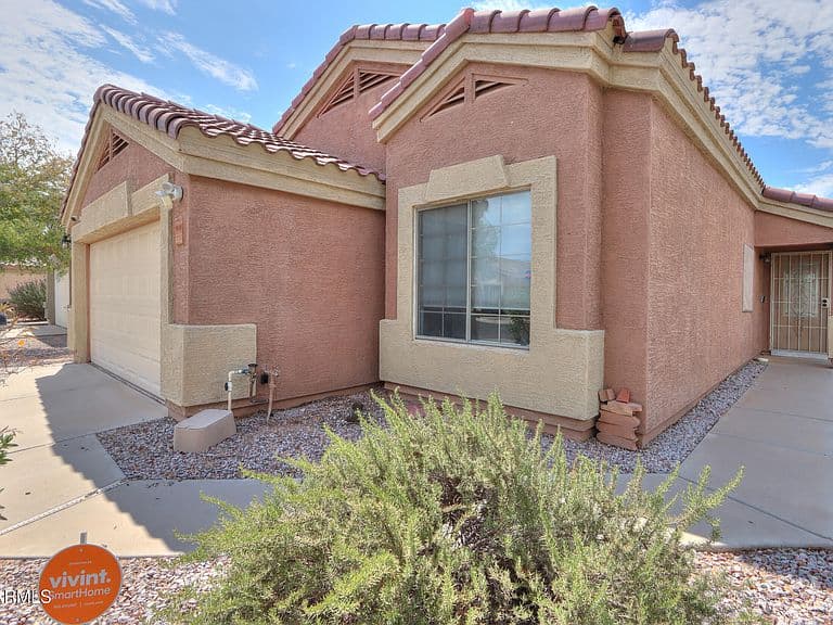 1641 E CARDINAL Drive photo 5