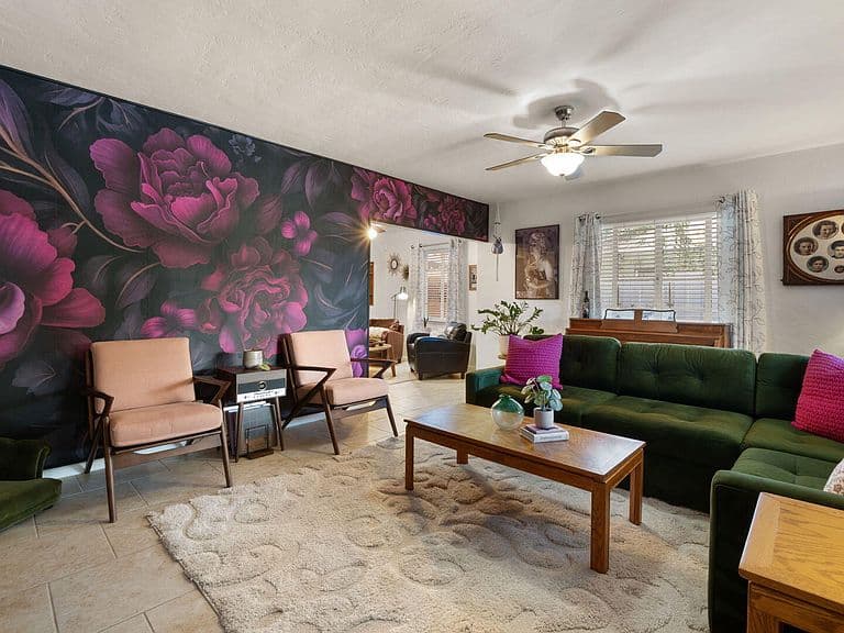 218 W ROMA Avenue photo 2