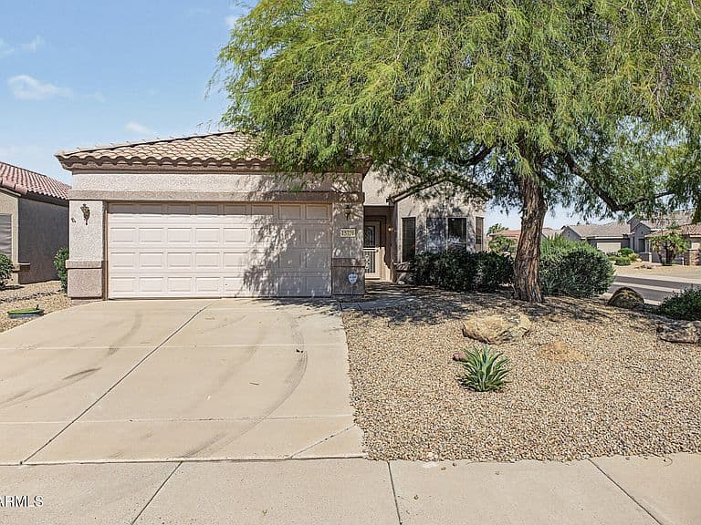 15726 W ARROWHEAD Drive photo 1