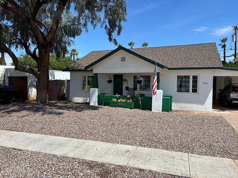 1524 E EARLL Drive photo 2