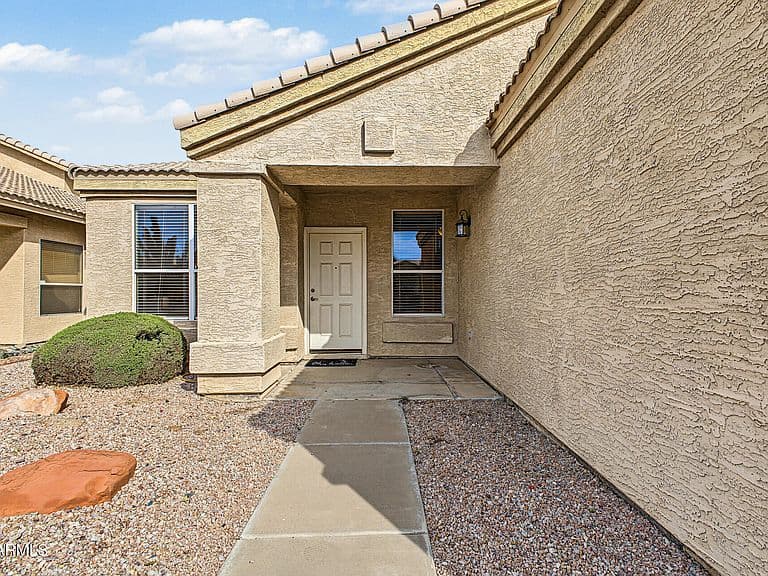 1050 W Whitten Street photo 3